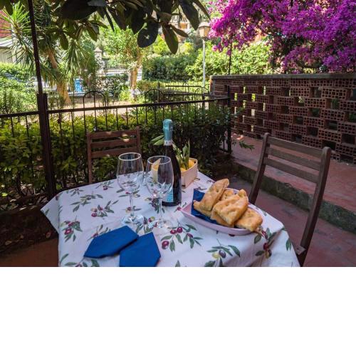 Il Giardino di Ada Ground Floor Studio with AC and Patio
