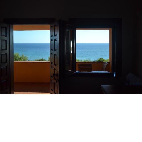 Il Tramonto - appartamento in prima fila, fronte spiaggia con vista mare panoramica -