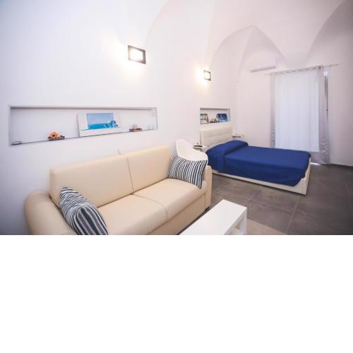 IL VIAGGIATORE VIA INDIPENDENZA 2