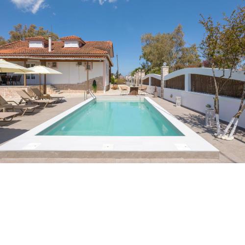 Ilenia's 3 Bedroom House With Private Pool