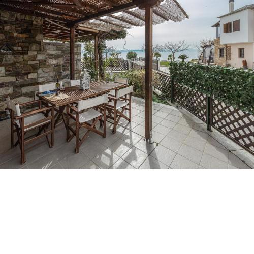 ILOI’s Villa in peaceful Village w. Private Beach