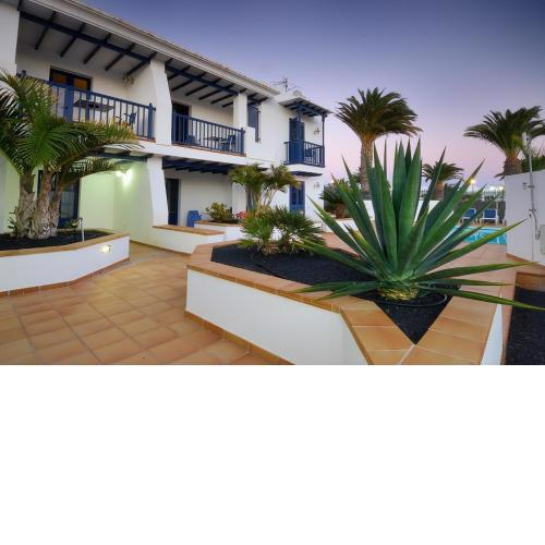 Immaculate 2-Bed Apartment No 5 in Playa Blanca