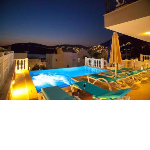 Immaculate 4-Bed Villa