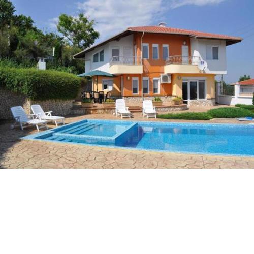 Immaculate 6-Bed Villa in Balchic Bulgaria