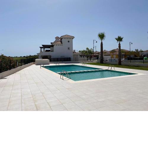 Immaculate Apartment Overlooking the Lovely Pool on the Prestigious Mar Menor Golf Resort CEI35-5