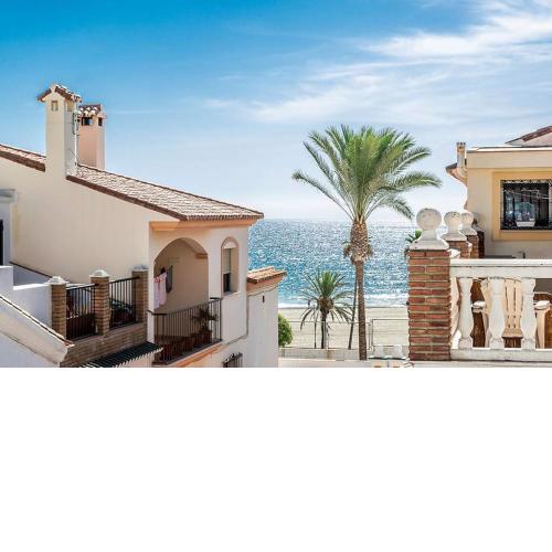 Impresionante Casa Adosada con Terraza en la Playa