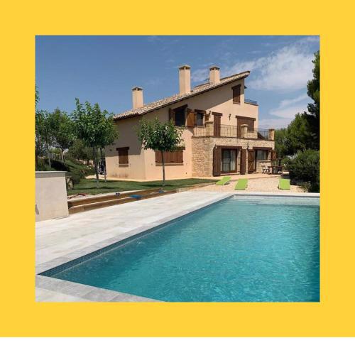 Impresionante casa con piscina y espectaculares vistas
