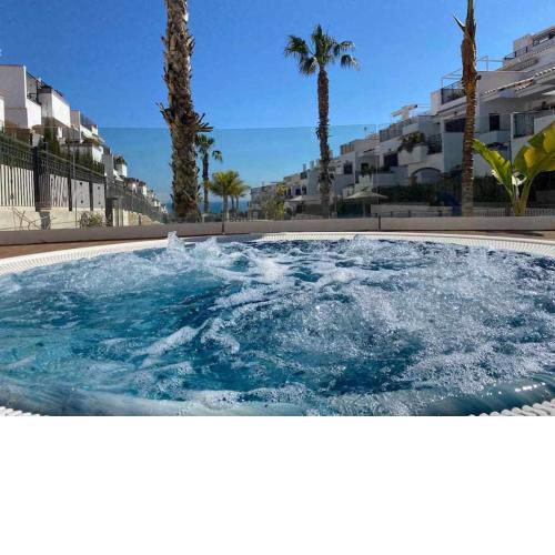 Impresionante piso en planta baja cerca al mar
