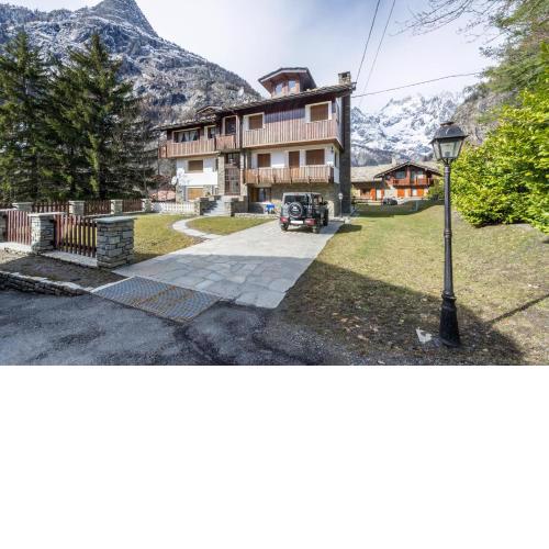 In centro a Courmayeur Mont Blanc