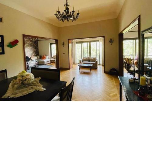 In Downtown Private Room in quiet House