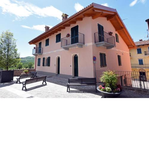 In Piazzetta holiday apartments, Barolo