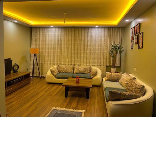 in the center, comfortable, friendly and fresh flat