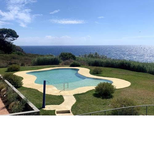 Incanto sul mare con enorme terrazza e piscina