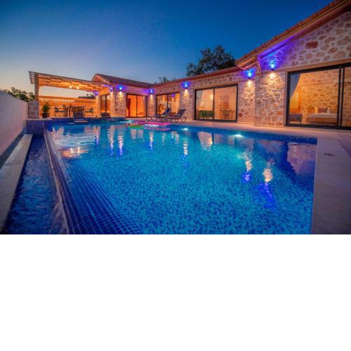 İnci - 2 Bedroom Holiday Villa in Kalkan