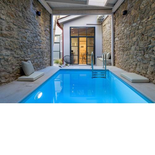 Incomparable Plaka's Luxury Apt Private Pool