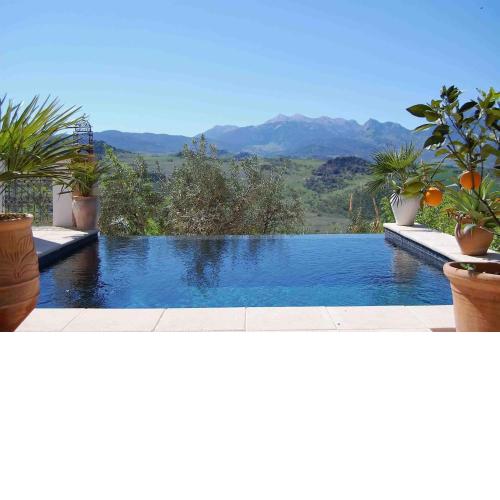 Incredible house available for Saturday to Saturday lets only