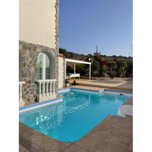 Increíble casa con piscina privada y jacuzzi