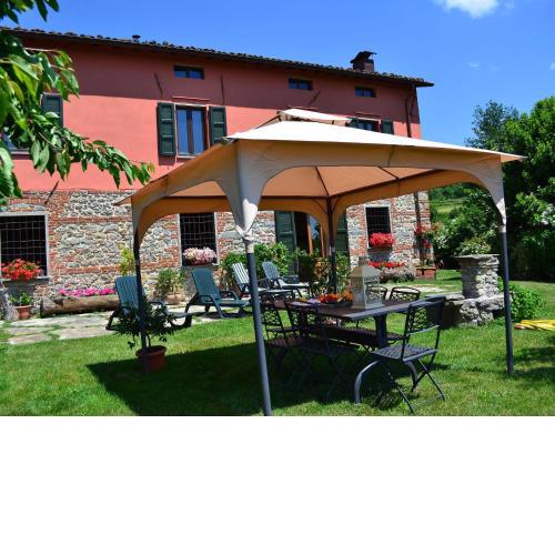 Independent Tuscan Holiday Home with Garden and Valley views