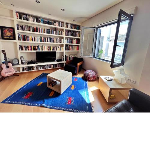 Indulge Apartment with office Downtown