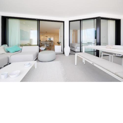 Infinity 0-3 LUXE PARTIAL SEA VIEW 2B