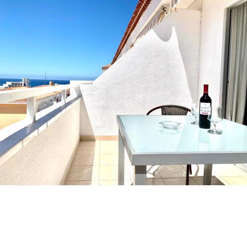 Inmejorables Vistas, Estudio Solo Adultos, con FreeWIFI, piscina, cerca de Playa de Las America, en sur de Tenerife