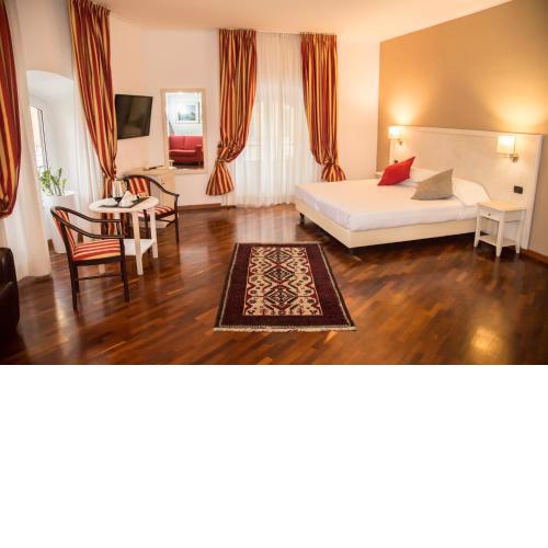 Inn Rome Rooms & Suites