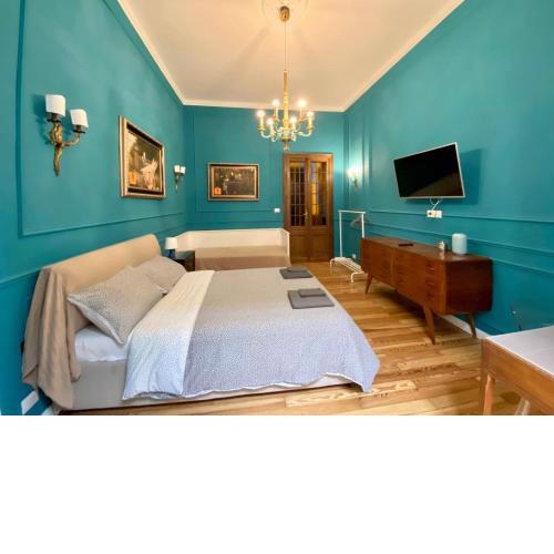 INTO APARTMENTS - SUITE 27