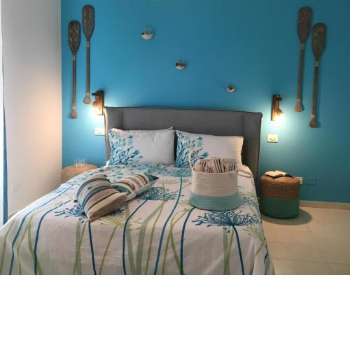 Intra Rooms