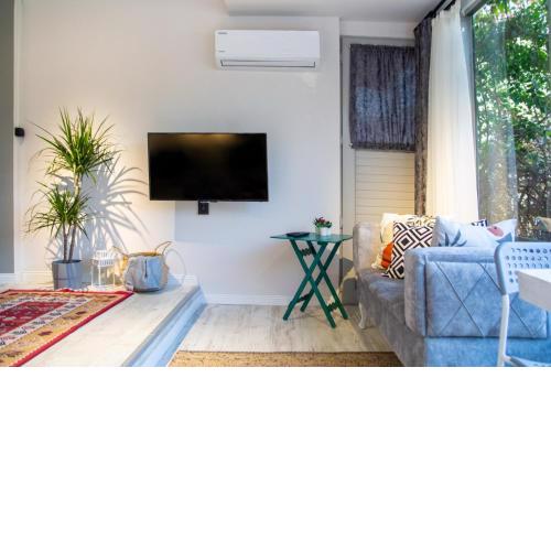 Invigorating Studio Flat near Kordon in Alsancak