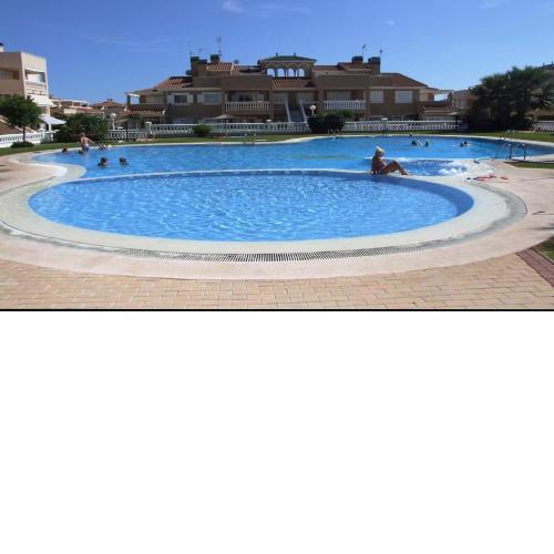 Inviting 2-Bed Apartment 5 minutes to the beach