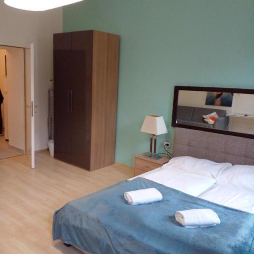 Inviting 2BR shared Apt - centrally located