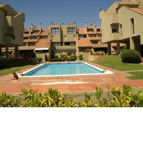 Inviting Apartment in Playa de Pals with Pool