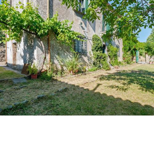 Inviting Cottage in Maniace with Private Garden