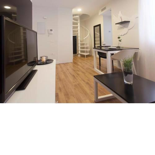Inviting duplex in front of Picasso Museum