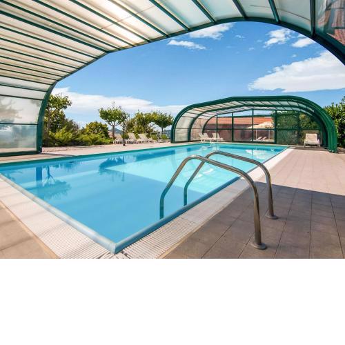 Inviting Farmhouse in Appenines with covered swimming pool