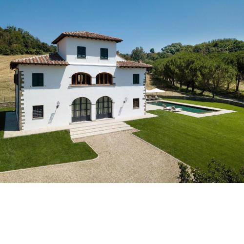 Inviting Holiday Home in Reggello with Swimming Pool