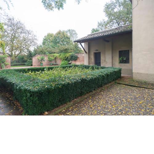 Inviting mansion in Stagno Lombardo with garden