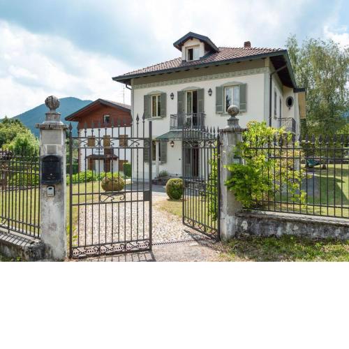 Inviting Villa in Lanzo d Intelvi with Library and Garden