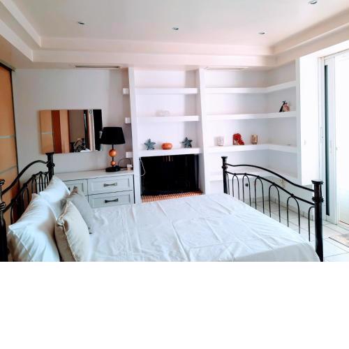 Ioannidis apartment