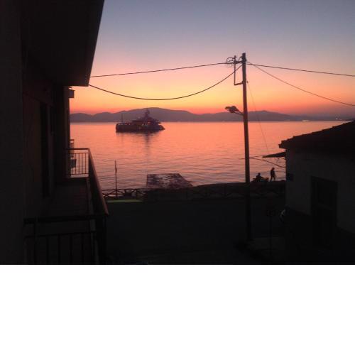 IRAKLIOS- Fabulous area- ,,,- sea-view- Studios ,,-46m2-just call for price, vacancy etc- next to Vangelis Papathanasiou,house- and Vallis hotel -20meters from seaside!!!