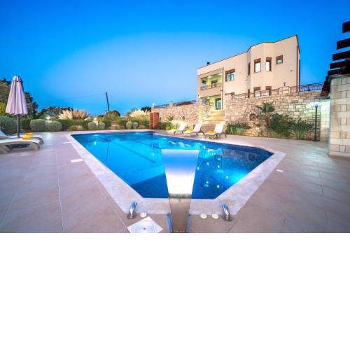 Iremia Luxury Villa with pool