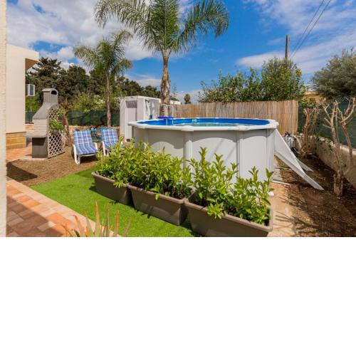 Irene's house with pool, parking & wi-fi