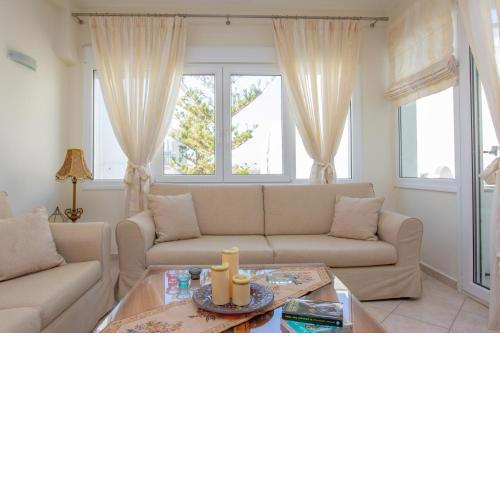 Irida Holiday Home