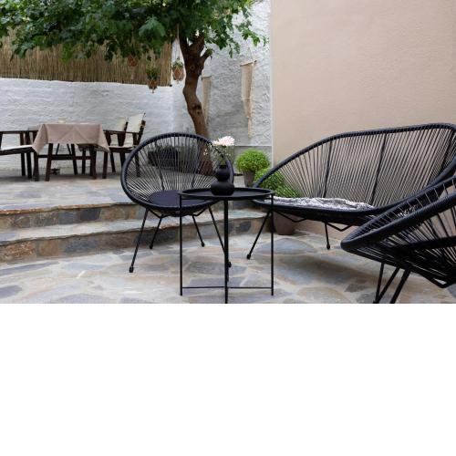 Irida’s detached house with lovely garden/yard in Athens city center