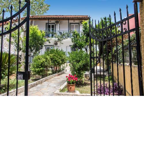 Irini Apartments and Studios