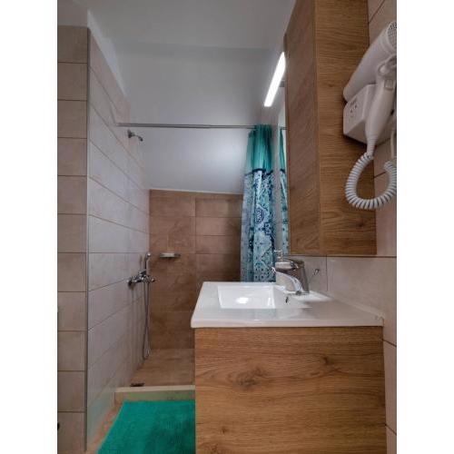 Irini Kalamaki first floor apartment