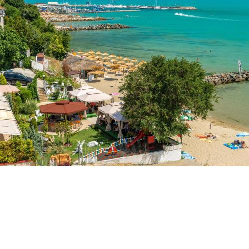 Iris Beach Hotel