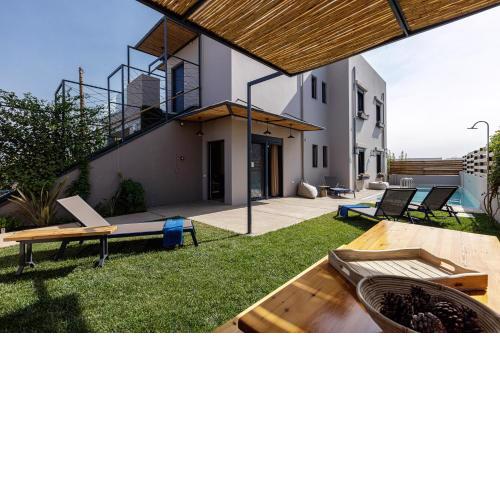 Iron Villas - Idaia & Rea, By ThinkVilla