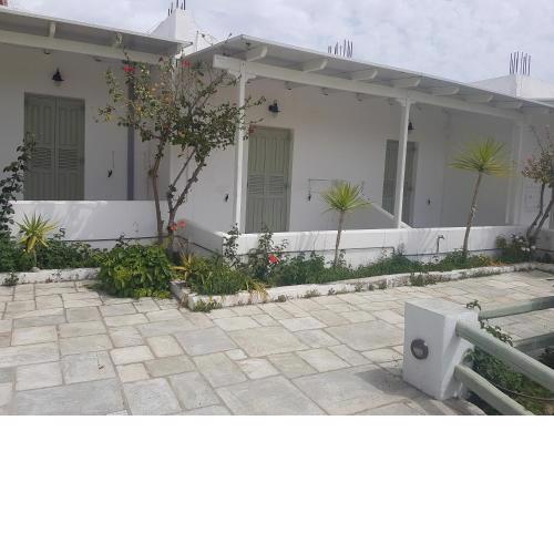 ISALOS ROOMS ON THE BEACH