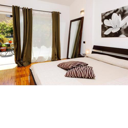 Isola Apartments